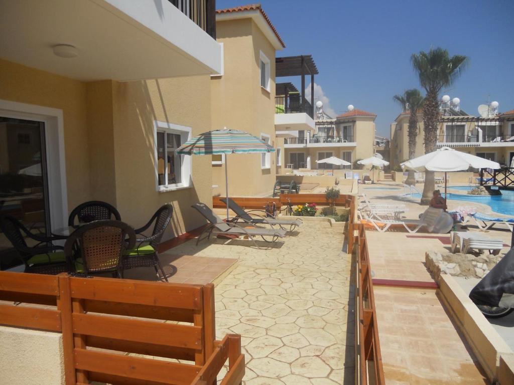Sirena Sunrise Prestige Apartments Paphos Exterior foto