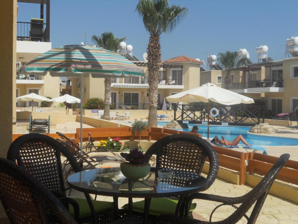 Sirena Sunrise Prestige Apartments Paphos Exterior foto