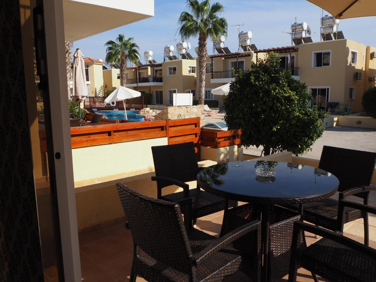 Sirena Sunrise Prestige Apartments Paphos Exterior foto